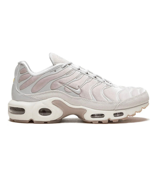 Nike Air max White Pink - high-performance athletic footwear in White with advanced cushioning