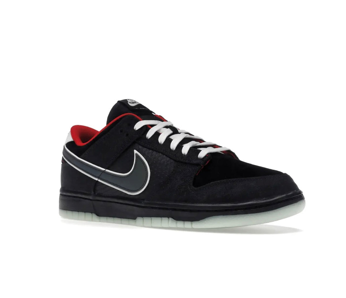 Dunk Low - high-performance athletic footwear with advanced cushioning